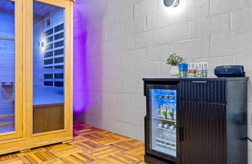 Ventnor City House | Luxury Beach Block | Sauna + Cold Plunge + Hot Tub
