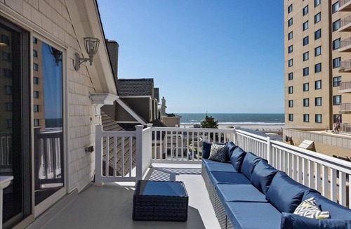 Ventnor City House | Luxury Beach Block | Sauna + Cold Plunge + Hot Tub