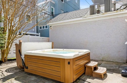 Ventnor City House | Luxury Beach Block | Sauna + Cold Plunge + Hot Tub