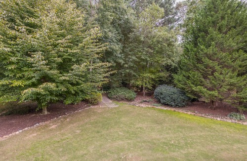 Ball Ground House | LUXURY Bedding~8 Beds~Fully Stocked Kitchen~Spacious Secluded Estate ~ Sleeps 13