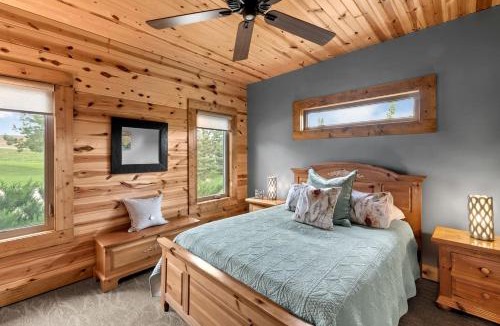 Wahoo House | Luxury Cabin Getaway with Views of Lake Wanahoo near Lincoln in Nebraska