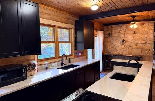 Portage House | Luxury Cabin near Devil's Lake & Dells