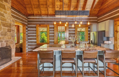 Menlo Cabin | Luxury Cabin - Spectacular View in Cloudland, GA