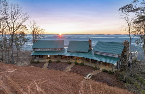 Menlo Cabin | Luxury Cabin - Spectacular View in Cloudland, GA