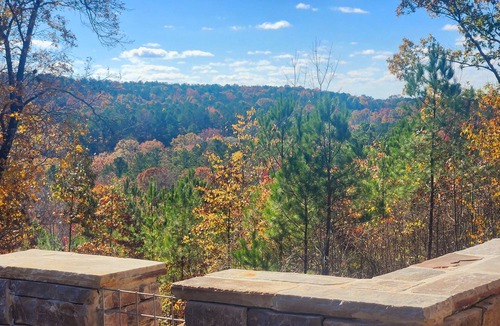 Adairsville House | Luxury Castle w/hot tub sleeps 8 w/treasure hunt