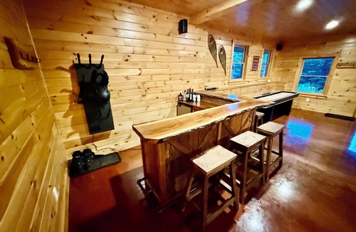 Gilead Cabin | Luxury Cedar Log Cabin near Sunday River with Mtn Views, Hot Tub & Game Room