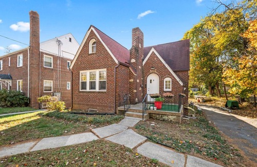 Takoma Park House | Luxury clean in the heart of Takoma sleep 4