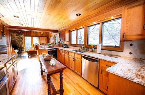 Sugar Grove Cottage | Luxury Cottage Ranch with Hot-Tub, Theater and Pool Table in Watauga County, North Carolina