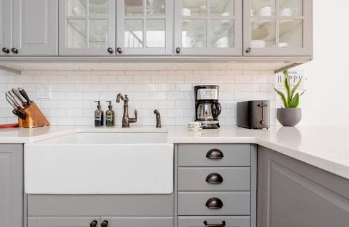 Hoboken Apartment | Luxury Couples Retreat - 15 min to NYC, PATH - Quiet & Stylish Duplex