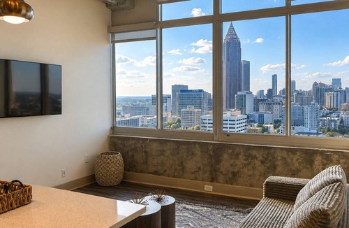 Peachtree Center Apartment | Luxury Downtown Loft Skyline Views Walk Everywhere