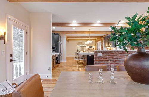 Franklin House | Luxury Franklin Farmhouse near Leipers Fork- 5000sf with hot tub, fire pit, BBQ
