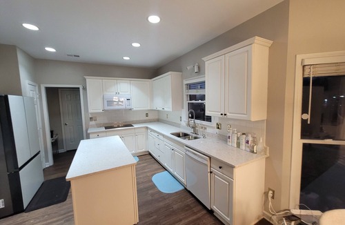 Woodstock House | Luxury Home 12 Overnight Guests, Wi-Fi for Online Worker, Theme Gold & Diamonds
