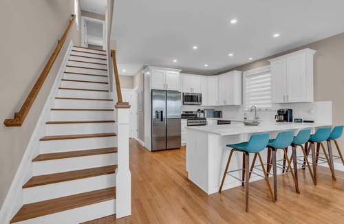 Seaside Heights House | LUXURY HOME 5 BR/4BA WITH BBQ, 8 BEACH BADGES, & BEACH LOCKER!