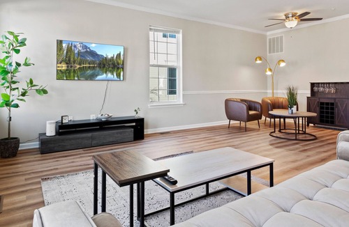 Glen Burnie House | Luxury Home in Glen Burnie w/ Movie Theater!