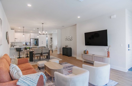 McNeil House | Luxury Home in North Austin: Next to Apple Campus