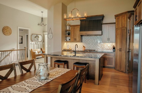 Olathe House | Luxury Home - Quiet Neighborhood - Golf Course Sunset Views - Beautiful Interior