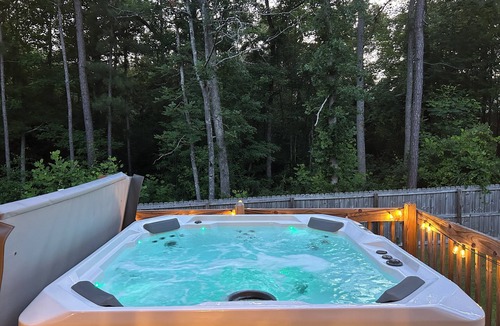 Spring Lake House | 🏡Luxury House -Relaxing Hot Tub🏝️ Fire Pit 🔥-20 Min to FT Bragg!