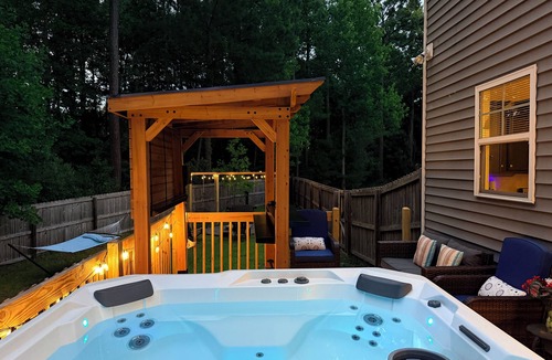 Spring Lake House | 🏡Luxury House -Relaxing Hot Tub🏝️ Fire Pit 🔥-20 Min to FT Bragg!