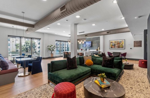 McNeil Apartment | Luxury King 1BD suite w Pool/Gym/Office & Parking