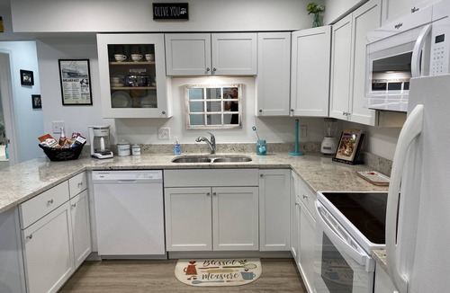 Norfolk Condo | Luxury living in quiet, upscale Norfolk neighborhood