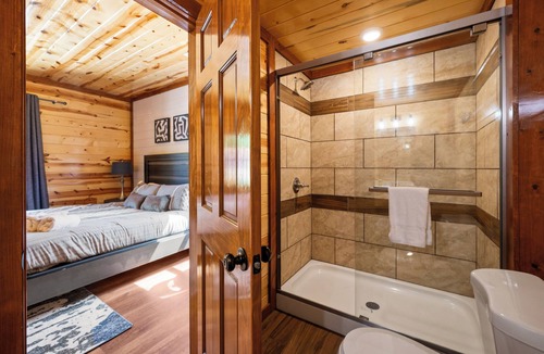 Caton Cabin | Luxury Lodge~Sleeps 22~Heated Pool~2 Hot Tubs~Game Room
