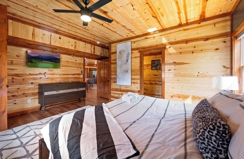 Caton Cabin | Luxury Lodge~Sleeps 22~Heated Pool~2 Hot Tubs~Game Room