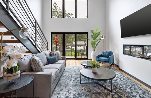 Hill City Apartment | Luxury Loft 5 Downtown Main Street