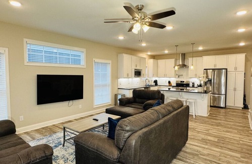 Augusta House | Luxury Medical District Home, EV Charger, Gated #10