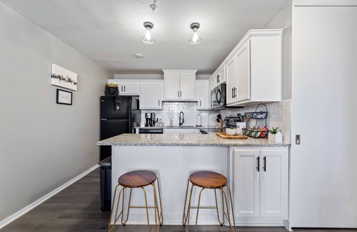Midtown Crossing Condo | Luxury Mid-century Condo, Cozy & Fully Remodeled. Stocked with Many Extras!