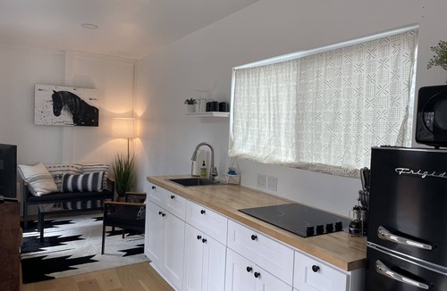 Enoree Cottage | Luxury modern container home in a rural setting! Pet friendly!