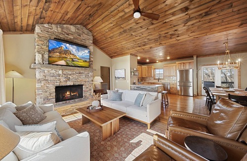 Seven Devils Cabin | Luxury Mountain Retreat with Grandfather Mountain Views | Sleeps 16 | Game Room | Chef's Kitchen