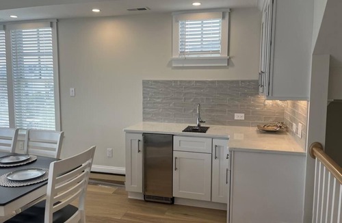 North End House | Luxury Newer Single Family Home Near North End Beach & Boardwalk Features 5BR, Elevator, Sleeps 14