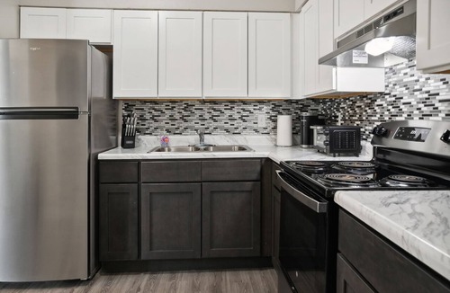 Edgemoor Apartment | Luxury on a Budget! Spacious Retreat Awaits