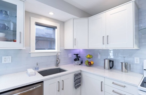 Overland Park House | Luxury Retreat 1 block to downtown OP
