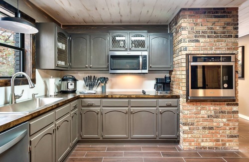 Caton Cabin | Luxury Retreat! 15 MIN to Gatlinburg or Dollywood!