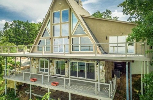 Graysville House | Luxury retreat with panoramic views at Mount Sinai Manor!