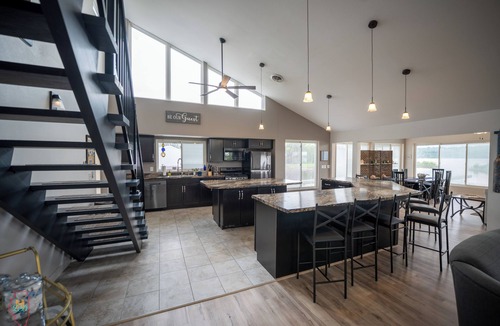 Sunnyland House | Luxury River Retreat, Private Spacious Home with stunning Sunset Views.