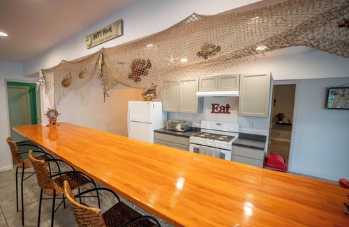 Sunnyland House | Luxury River Retreat, Private Spacious Home with stunning Sunset Views.