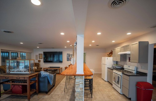 Sunnyland House | Luxury River Retreat, Private Spacious Home with stunning Sunset Views.