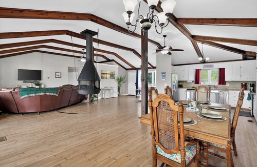 Industrial House | Luxury Riverfront Escape~Pool~BoatSlip~Kayaks~BBQ