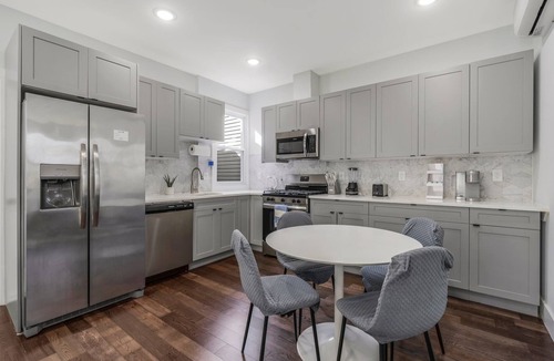 Jersey City Apartment | Luxury Stay for NYC visit - Jersey City - 10 Min to NYC Train station
