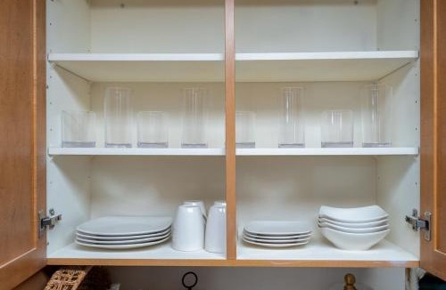 Aurora Highlands Apartment | Luxury Stay-Free Parking-Amazon HQ-Nearby DC-Wifi-Pool-Gym