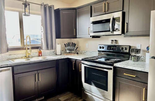 Rapid Valley House | Luxury Stay w/Movie Room, Coffee Bar, 2 King Suites, Firepit — Black Hills View