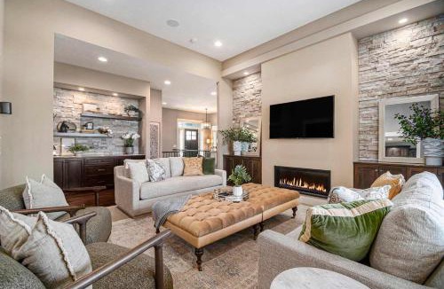 Elkhorn House | Luxury Stay with Golf Simulator and 3 King Bedrooms