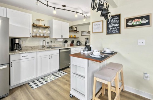 Countryside House | Luxury Sterling townhome - Private, Self checkin