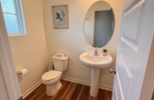 Suffolk Apartment | Luxury Suffolk Retreat King Bed Pet Friendly