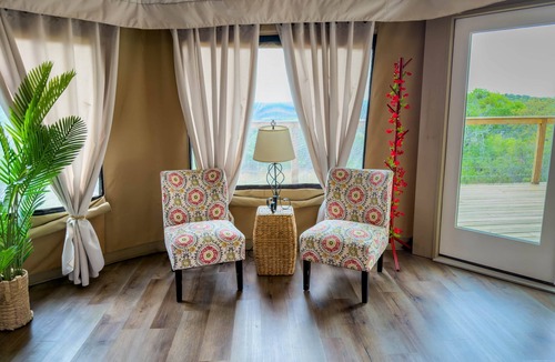 Oatmeal RV Rental | Luxury Suite 2 - Safari Tent - Outdoor Soaking Tub