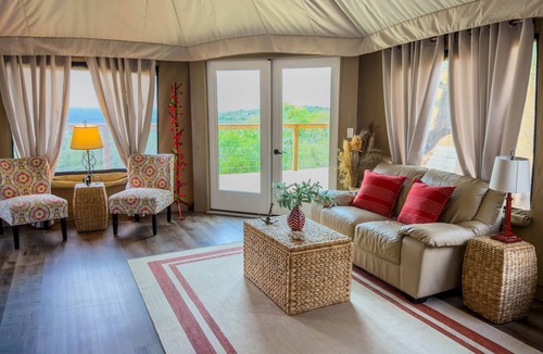 Oatmeal RV Rental | Luxury Suite 2 - Safari Tent - Outdoor Soaking Tub