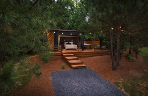 Guntersville House | Luxury tiny house with hot tub and private deck!