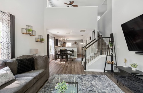 Charlotte House | Luxury Townhome in Charlotte-10 min from UNCC, PNC Pavilion and Motor Speedway
